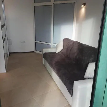 Sleeps 2 With Pool & Balcony Apartment *